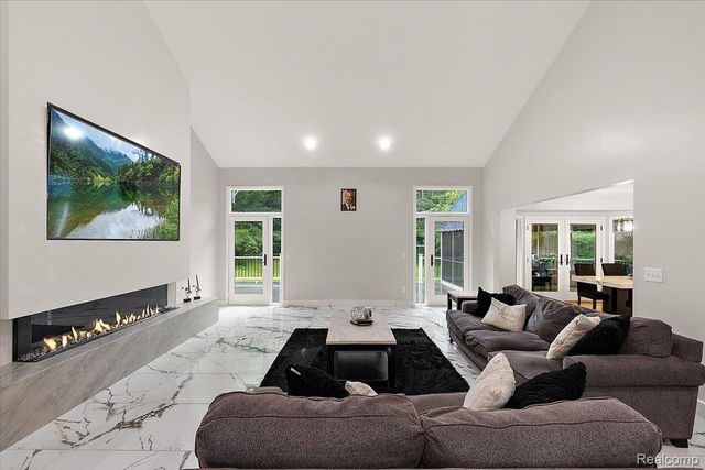 4700 Botany Glen, Commerce Charter Township, MI 48382
