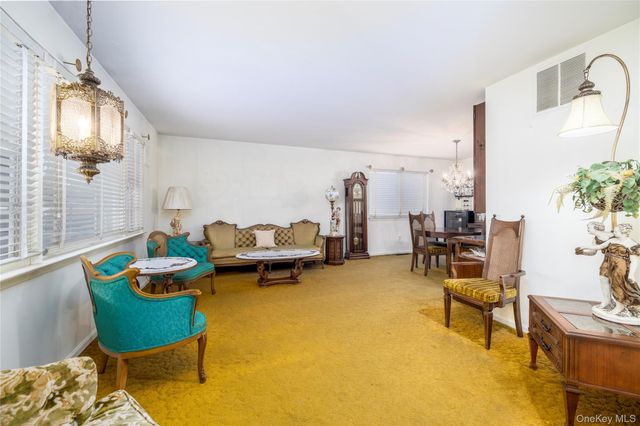 133 S Forest, Rockville Centre, NY 11570