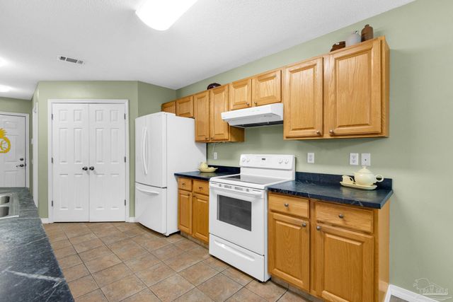 8751 Ramble Woods Dr, Pensacola, FL 32514