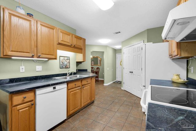 8751 Ramble Woods Dr, Pensacola, FL 32514
