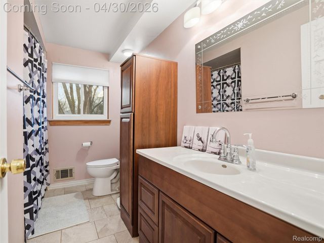 30006 Rambling Road, Southfield, MI 48076