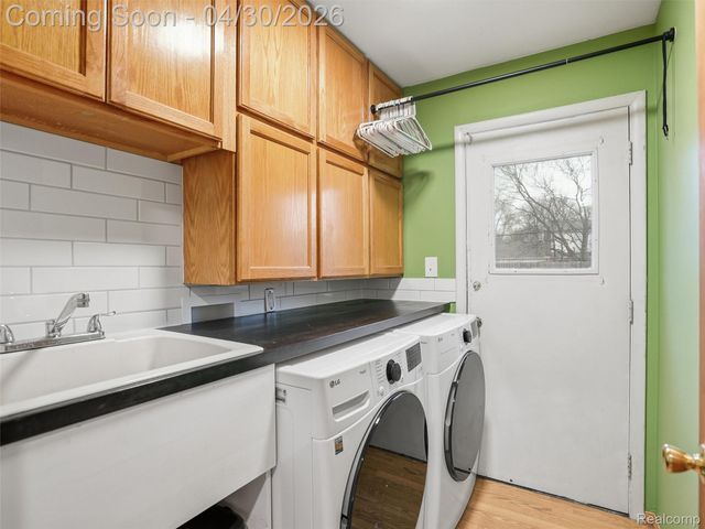 30006 Rambling Road, Southfield, MI 48076