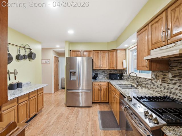 30006 Rambling Road, Southfield, MI 48076
