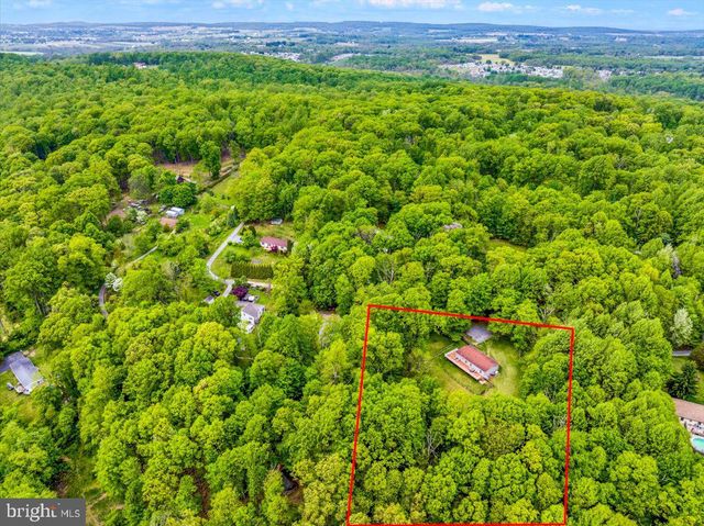 212 BARONS HILL RD, Honey Brook, PA 19344