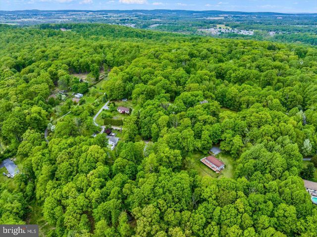 212 BARONS HILL RD, Honey Brook, PA 19344