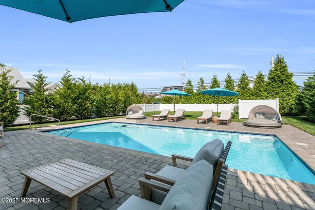 915 Barnegat Lane, Mantoloking, NJ 08738