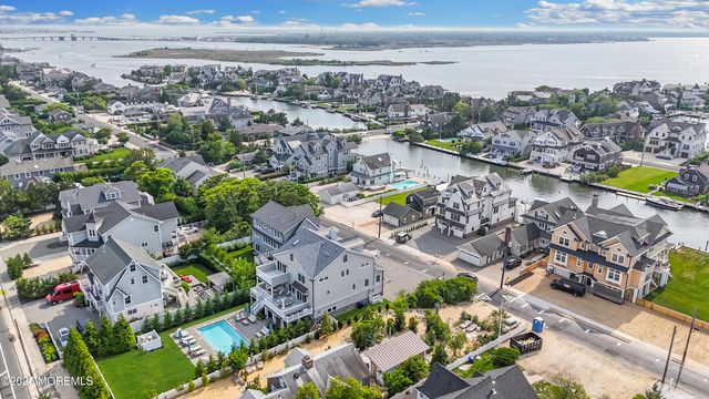 915 Barnegat Lane, Mantoloking, NJ 08738