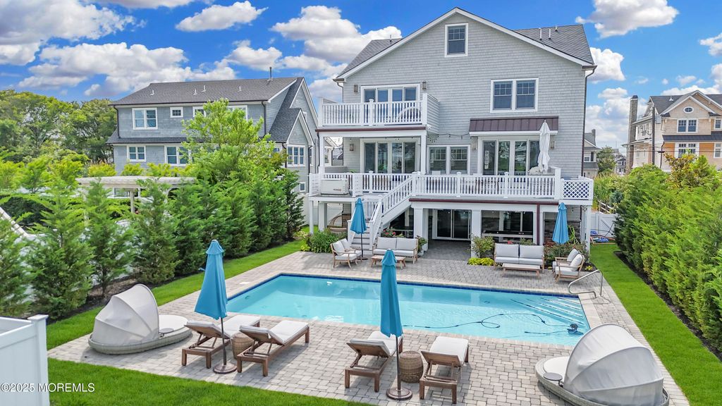 915 Barnegat Lane, Mantoloking, NJ 08738