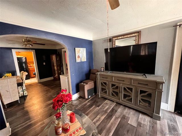 28545 Oakwood Street, Inkster, MI 48141