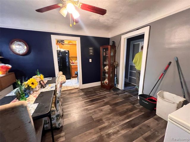 28545 Oakwood Street, Inkster, MI 48141