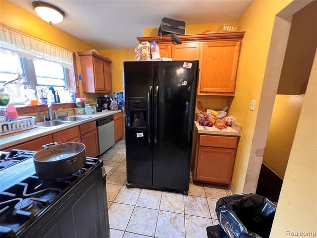 28545 Oakwood Street, Inkster, MI 48141