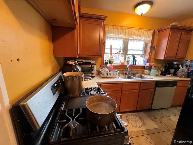 28545 Oakwood Street, Inkster, MI 48141