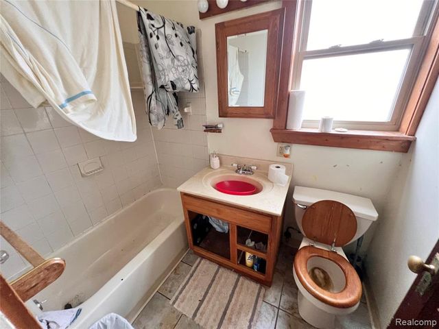 28545 Oakwood Street, Inkster, MI 48141