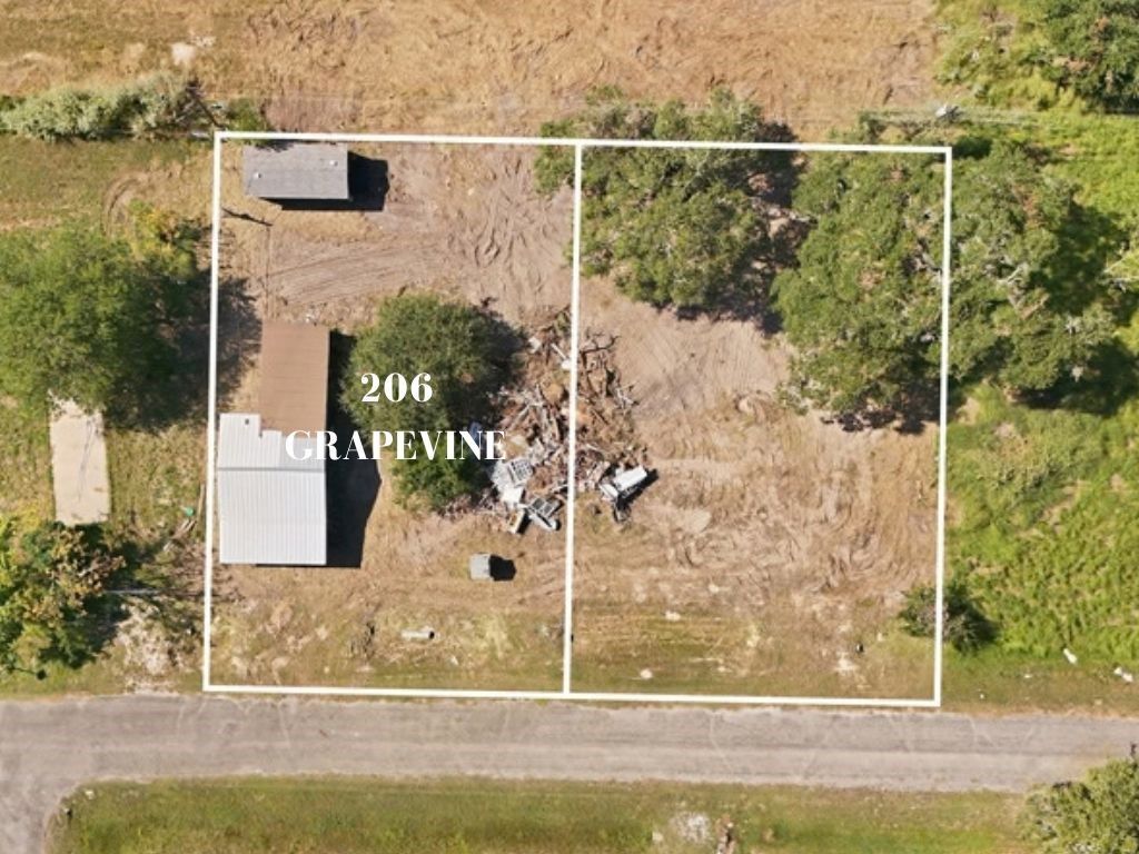 206 Grapevine Dr, Rockport, TX 78382 — exterior