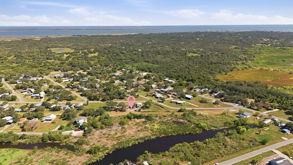 206 Grapevine Dr, Rockport, TX 78382 — photo 3