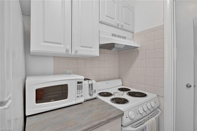534 4th AVE S 3, Naples, FL 34102