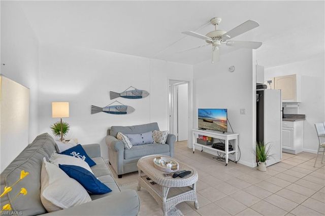 534 4th AVE S 3, Naples, FL 34102
