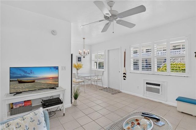 534 4th AVE S 3, Naples, FL 34102
