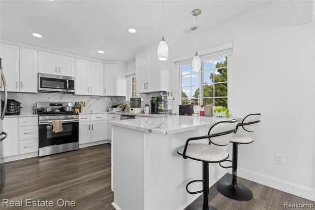 13936 Harrington Drive, Warren, MI 48088