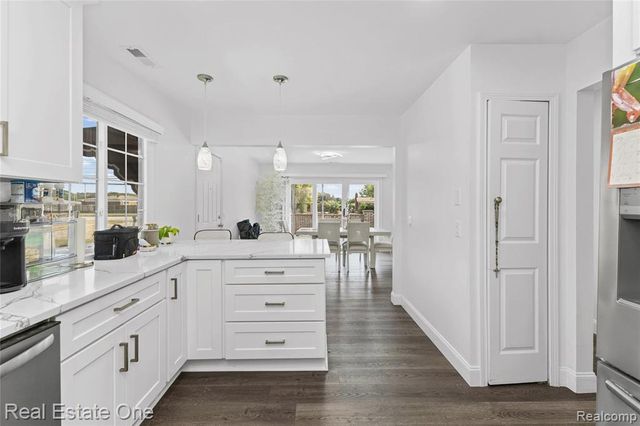 13936 Harrington Drive, Warren, MI 48088