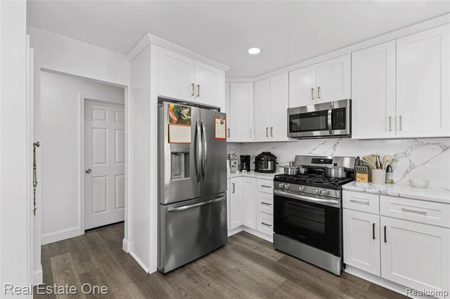 13936 Harrington Drive, Warren, MI 48088