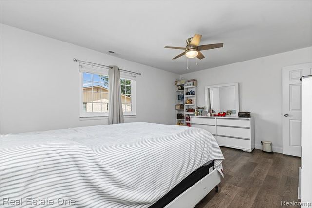 13936 Harrington Drive, Warren, MI 48088