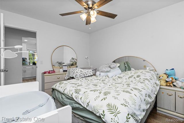 13936 Harrington Drive, Warren, MI 48088