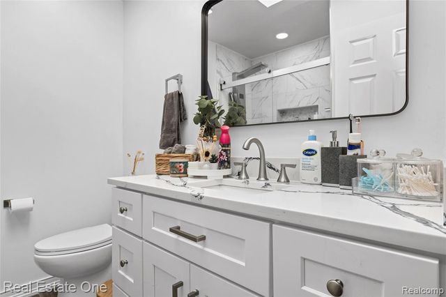 13936 Harrington Drive, Warren, MI 48088
