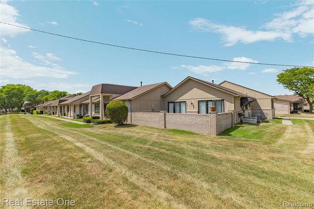 13936 Harrington Drive, Warren, MI 48088