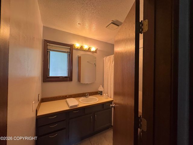 160 W Marydale Avenue, Soldotna, AK 99669