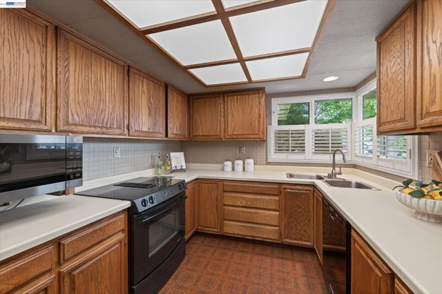 4247 School St., Pleasanton, CA 94566