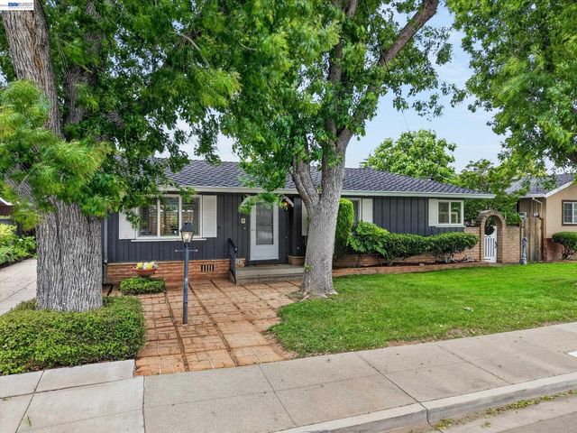 4247 School St., Pleasanton, CA 94566