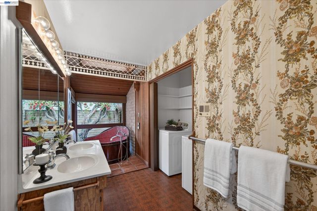 4247 School St., Pleasanton, CA 94566