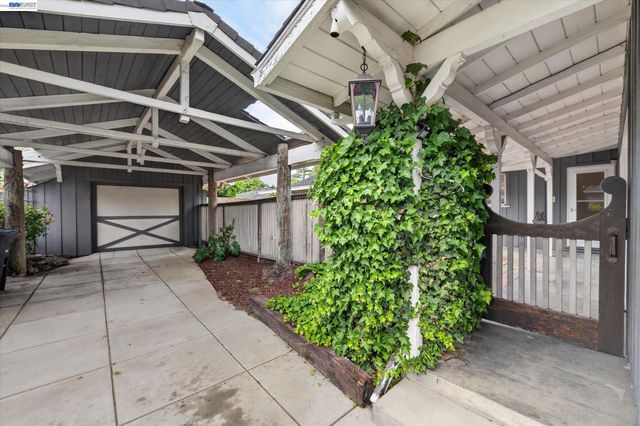 4247 School St., Pleasanton, CA 94566