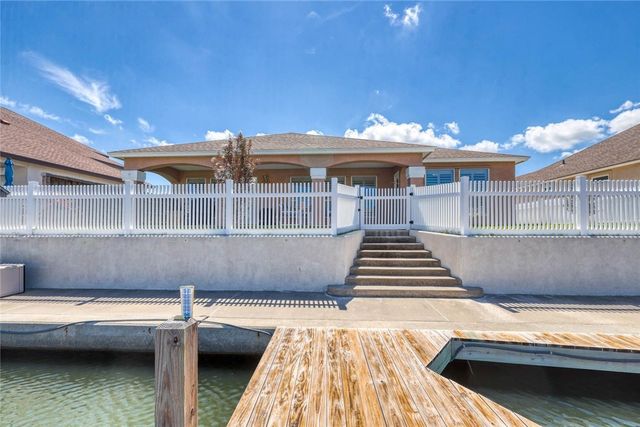 104 Redfish Ct, Aransas Pass, TX 78336
