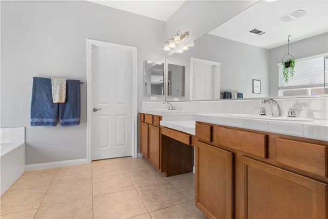 1820 Delacorte, Bakersfield, CA 93311
