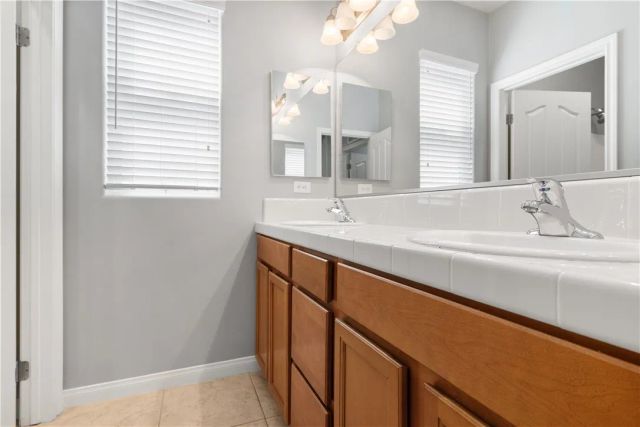1820 Delacorte, Bakersfield, CA 93311