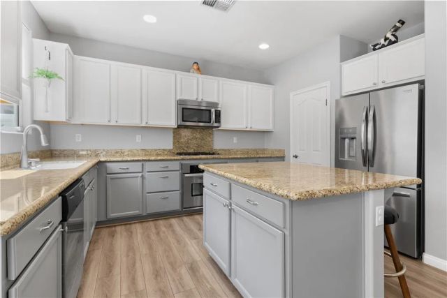1820 Delacorte, Bakersfield, CA 93311