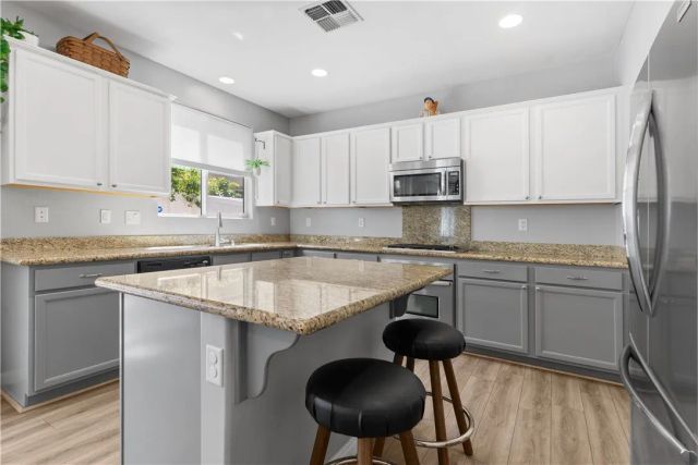 1820 Delacorte, Bakersfield, CA 93311
