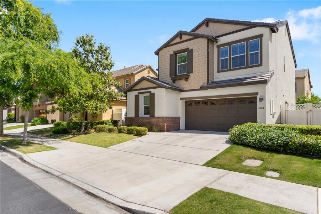 1820 Delacorte, Bakersfield, CA 93311