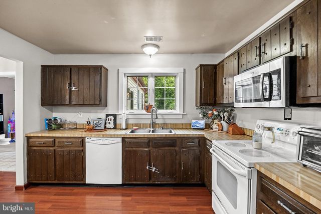2 ATLAS CT, Sewell, NJ 08080