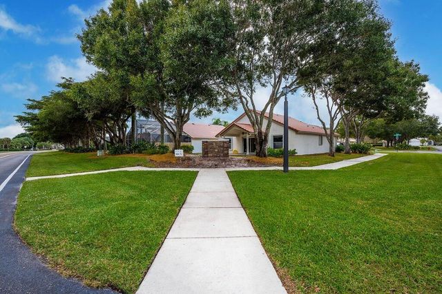 1975 Oak Berry Circle, Wellington, FL 33414