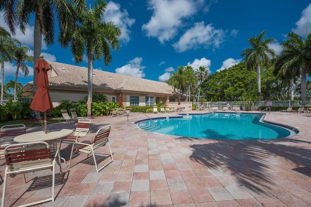 1975 Oak Berry Circle, Wellington, FL 33414