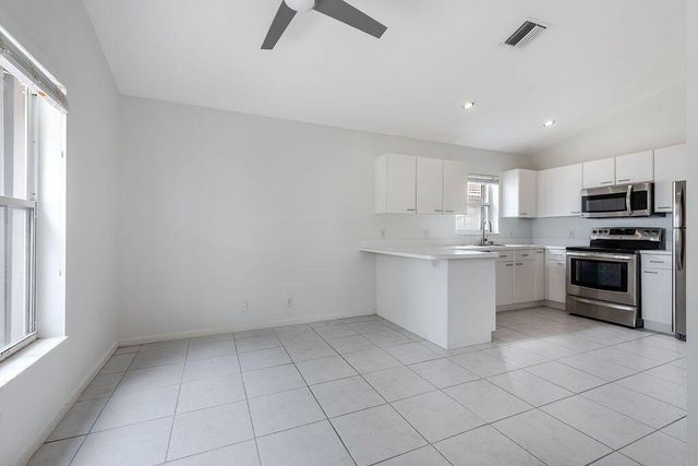 1975 Oak Berry Circle, Wellington, FL 33414