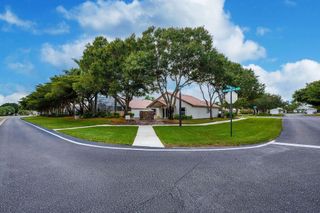 1975 Oak Berry Circle, Wellington, FL 33414