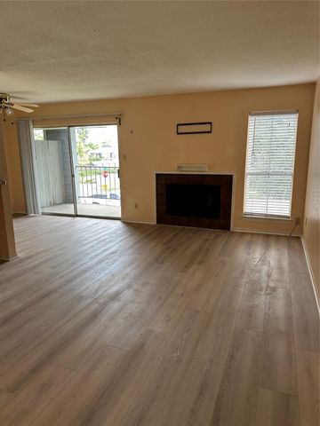 9350 Country Creek Drive 15, Houston, TX 77036
