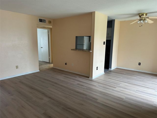 9350 Country Creek Drive 15, Houston, TX 77036