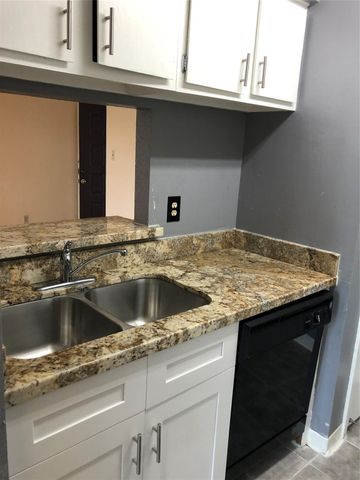 9350 Country Creek Drive 15, Houston, TX 77036