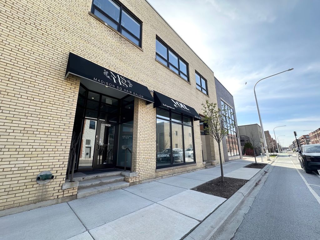 2043 W Grand Avenue, Chicago, IL 60612