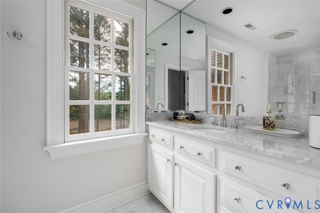 221 Dryden Ln, Henrico, VA 23229